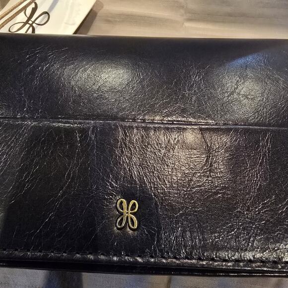 NWT HOBO Jill Wristlet RP $148 Nightshade Leather Compact and Roomy! - Picture 4 of 9